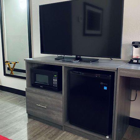 Отель Ramada By Wyndham Tucson Airport Drexel Heights Экстерьер фото