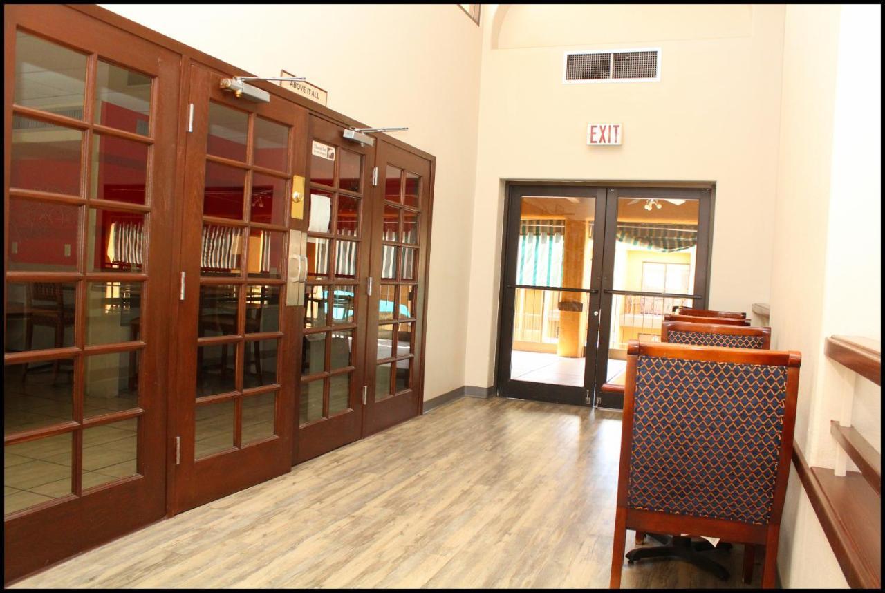 Отель Ramada By Wyndham Tucson Airport Drexel Heights Экстерьер фото