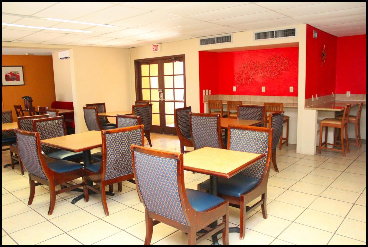 Отель Ramada By Wyndham Tucson Airport Drexel Heights Экстерьер фото