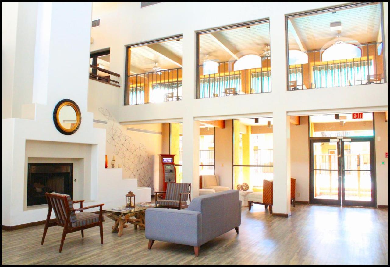Отель Ramada By Wyndham Tucson Airport Drexel Heights Экстерьер фото