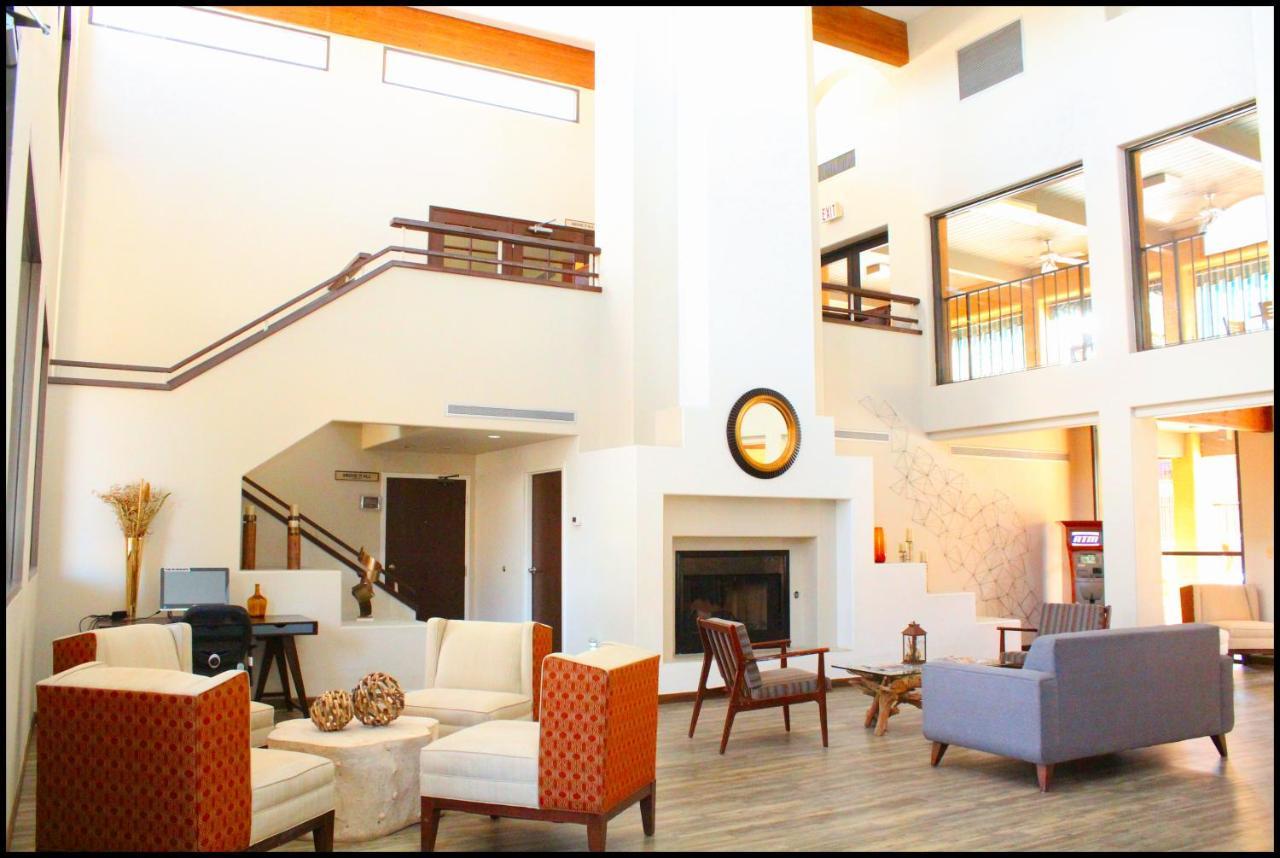 Отель Ramada By Wyndham Tucson Airport Drexel Heights Экстерьер фото