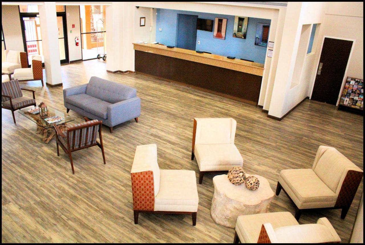 Отель Ramada By Wyndham Tucson Airport Drexel Heights Экстерьер фото