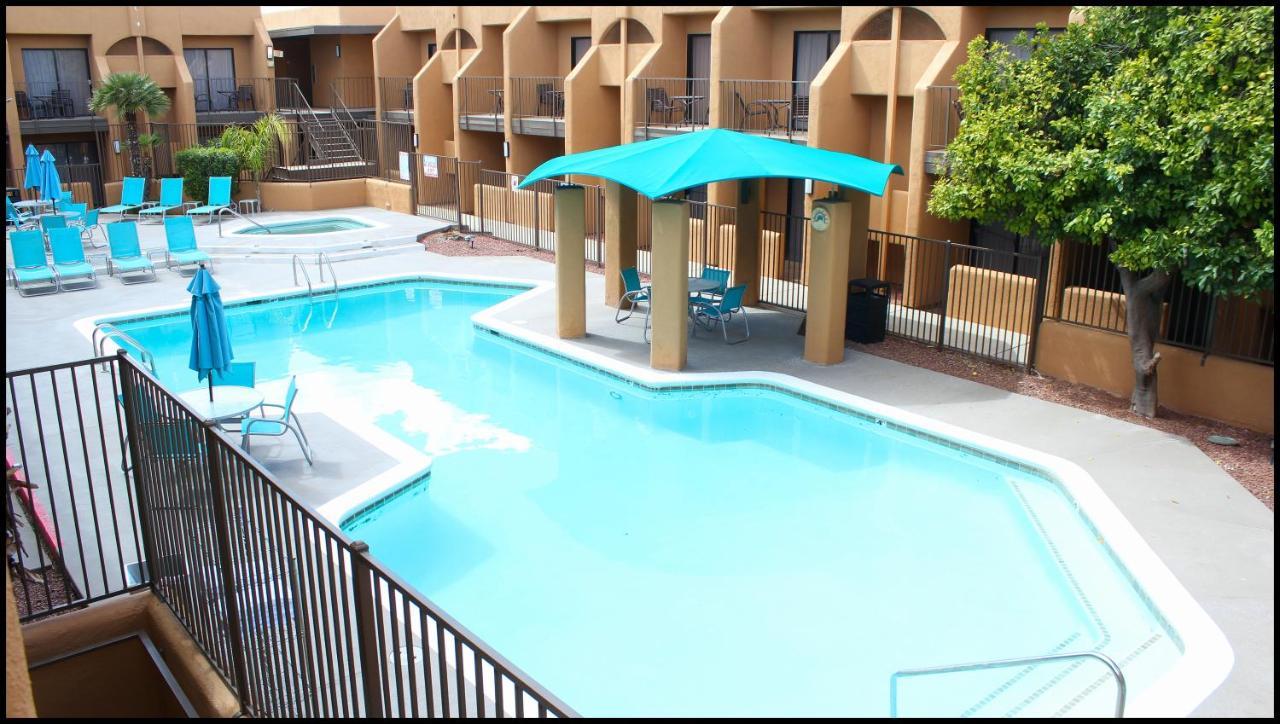 Отель Ramada By Wyndham Tucson Airport Drexel Heights Экстерьер фото