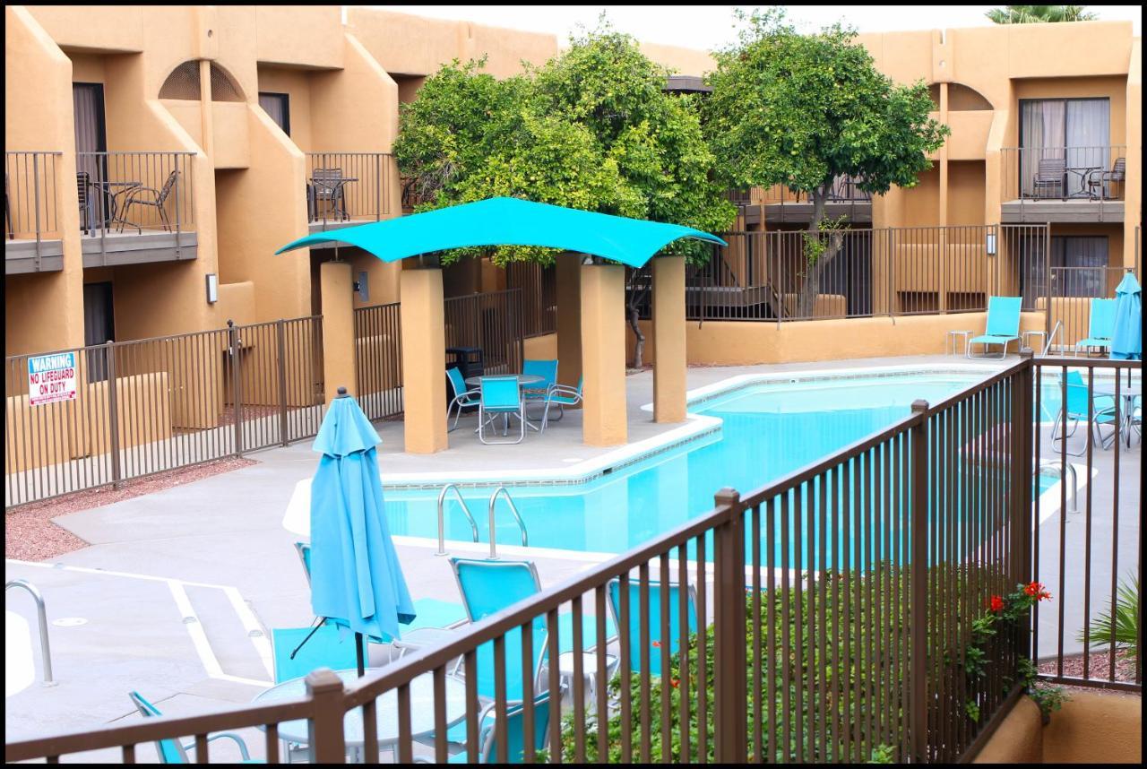 Отель Ramada By Wyndham Tucson Airport Drexel Heights Экстерьер фото