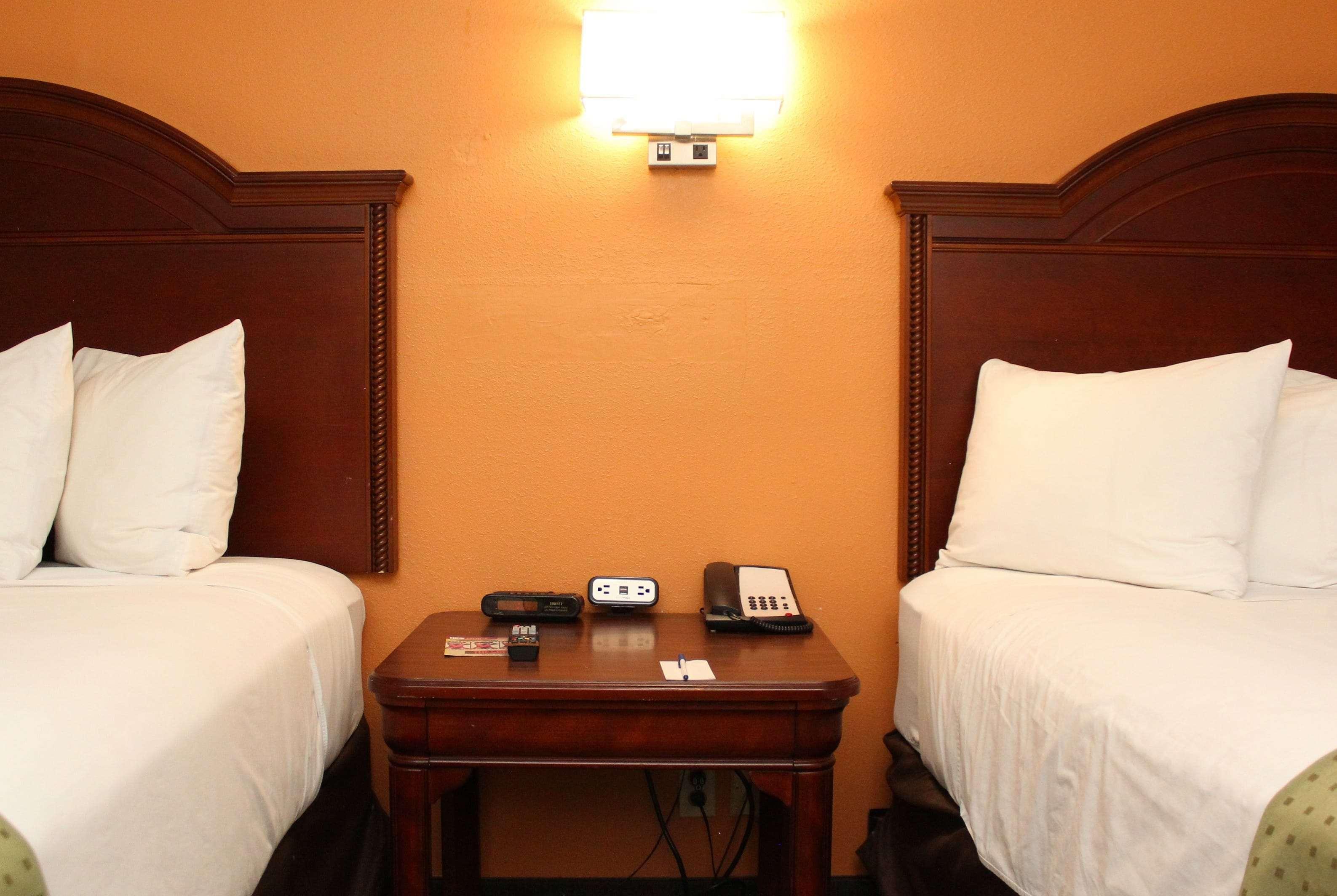 Отель Ramada By Wyndham Tucson Airport Drexel Heights Экстерьер фото