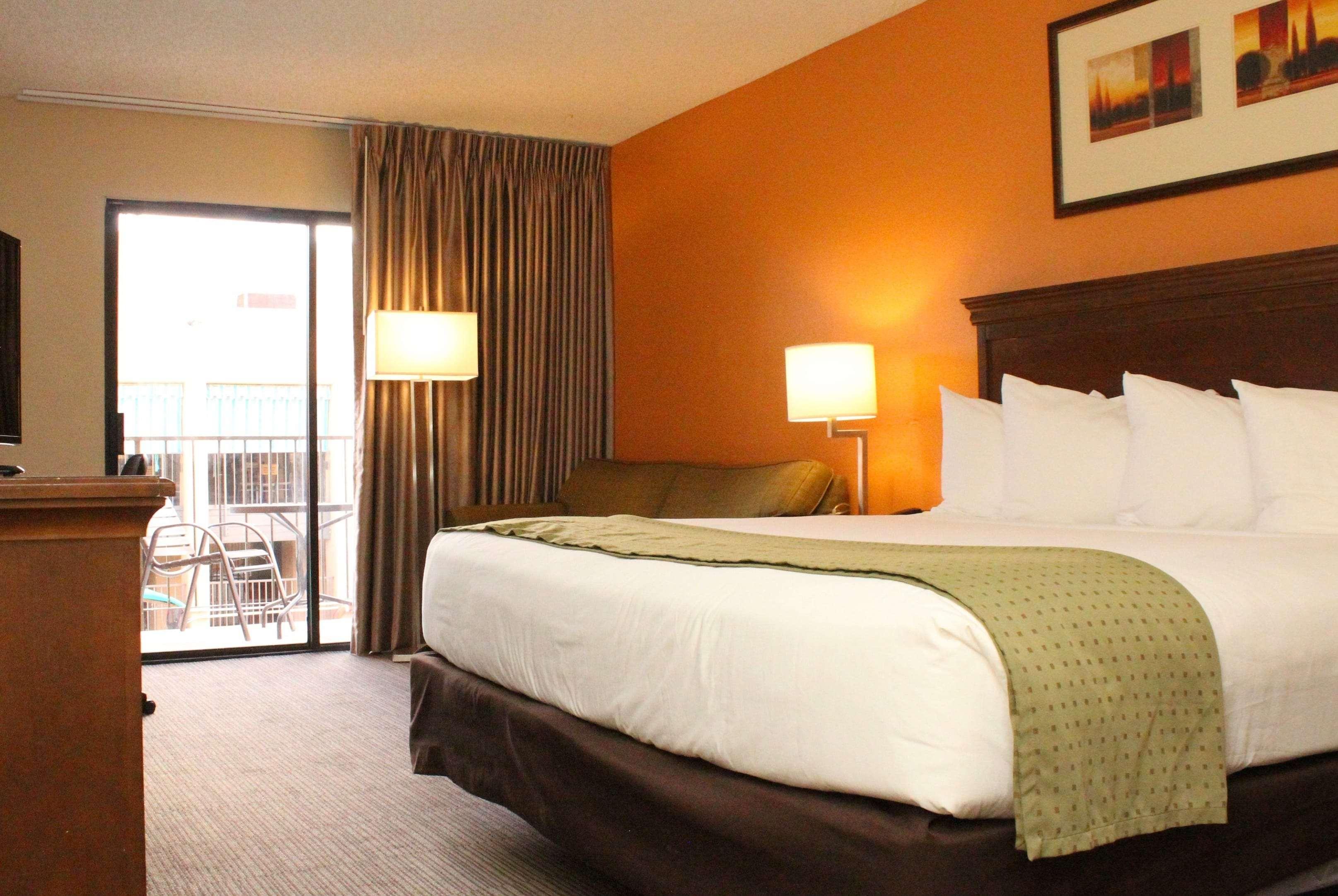 Отель Ramada By Wyndham Tucson Airport Drexel Heights Экстерьер фото
