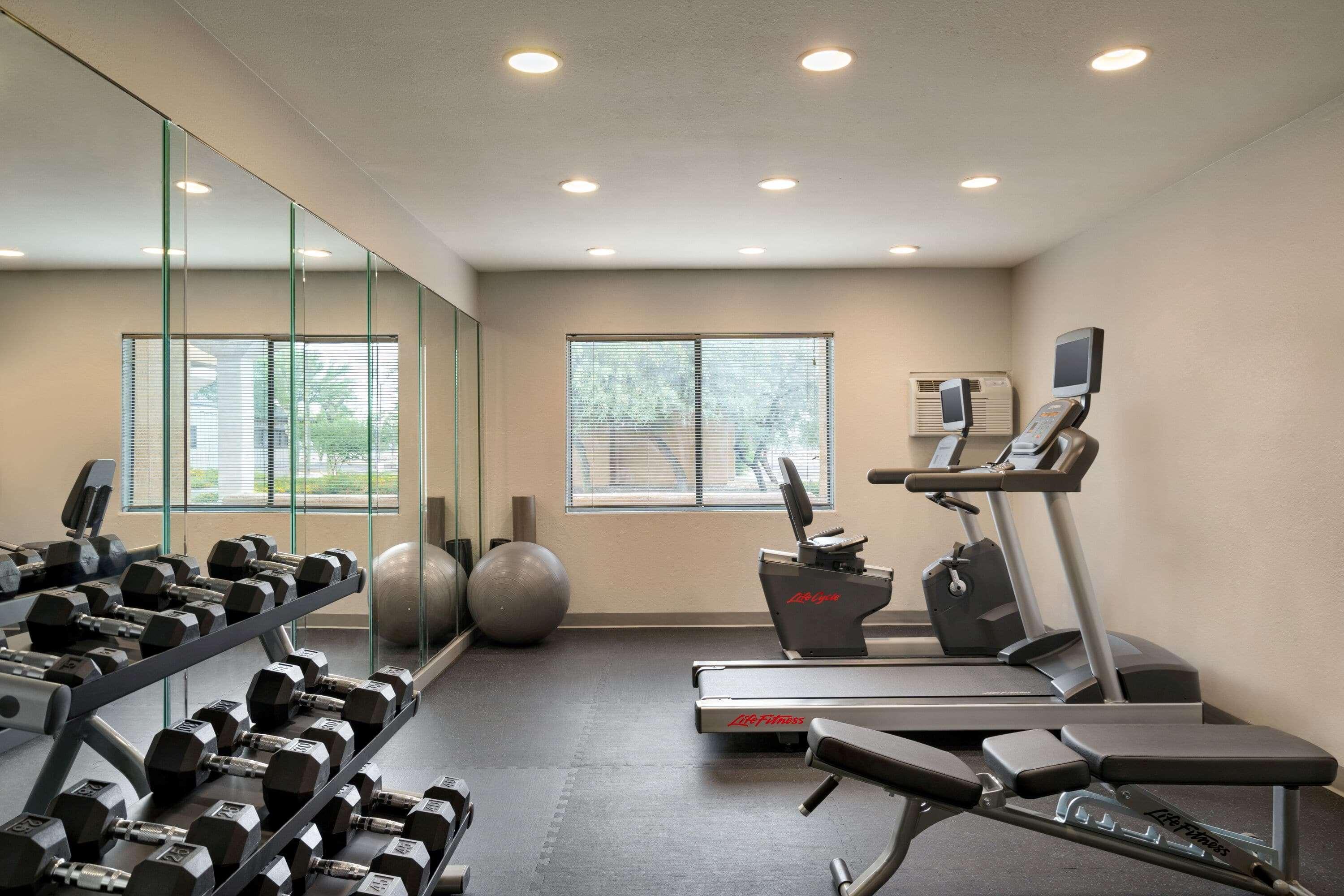 Отель Ramada By Wyndham Tucson Airport Drexel Heights Экстерьер фото