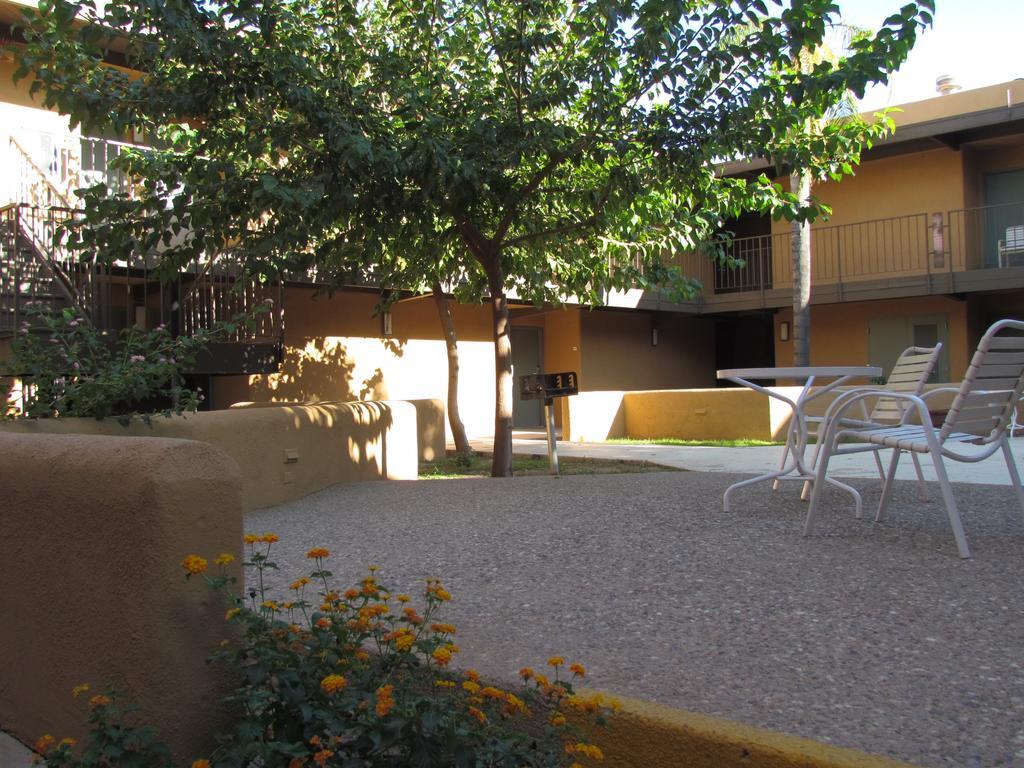 Отель Ramada By Wyndham Tucson Airport Drexel Heights Экстерьер фото