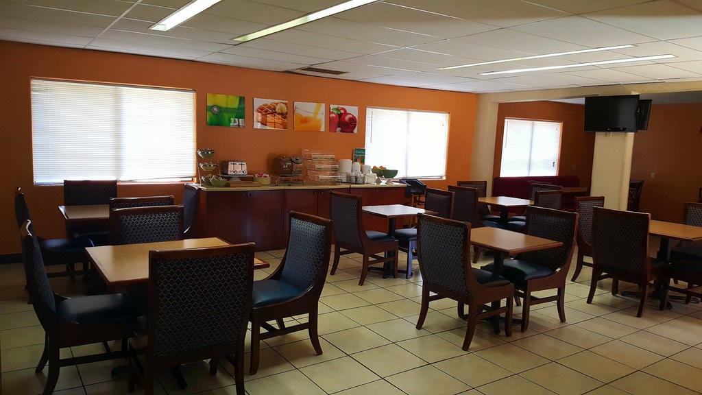 Отель Ramada By Wyndham Tucson Airport Drexel Heights Экстерьер фото
