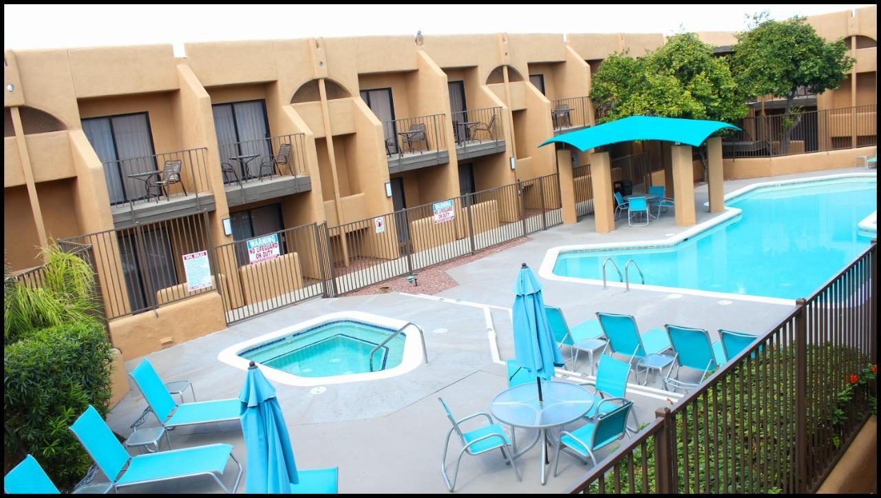 Отель Ramada By Wyndham Tucson Airport Drexel Heights Экстерьер фото