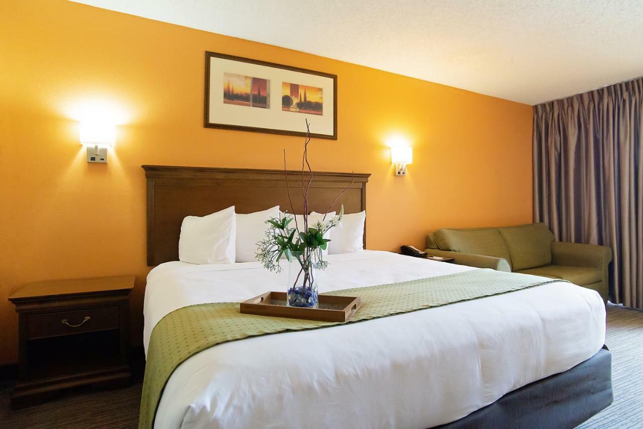 Отель Ramada By Wyndham Tucson Airport Drexel Heights Экстерьер фото