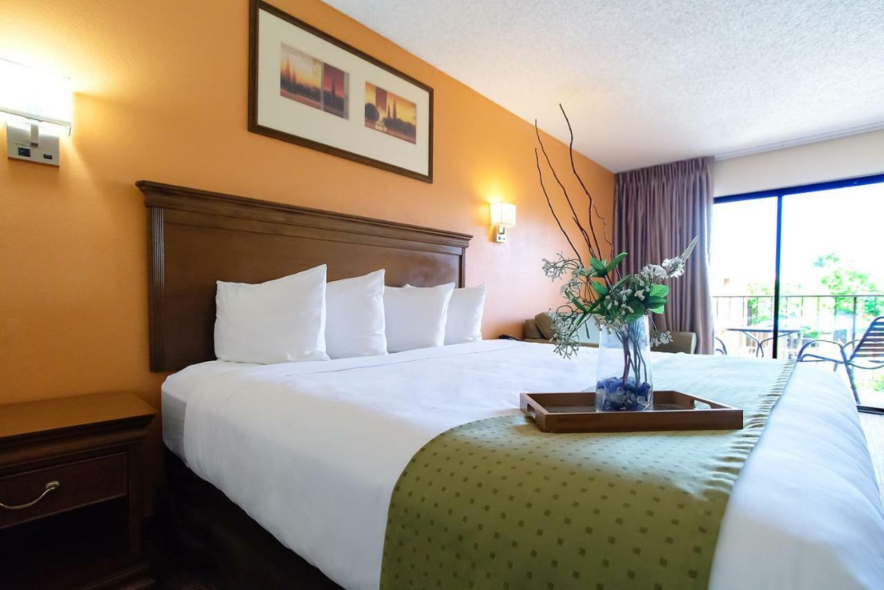 Отель Ramada By Wyndham Tucson Airport Drexel Heights Экстерьер фото